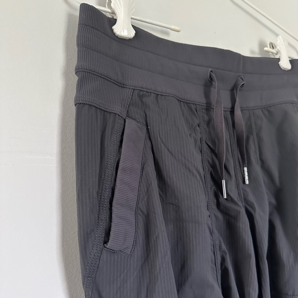 lululemon dance studio mid length size 4 - Picture 5 of 10